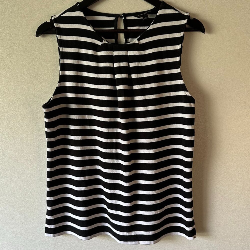 Banana Republic Women's Sleeveless Black/White Striped Top Size Large